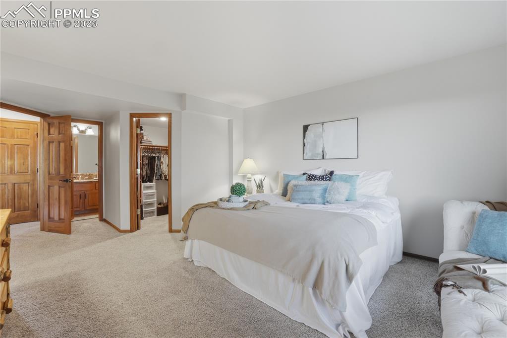 Image 23 of 50: Bedroom