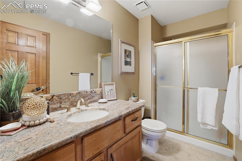 Image 25 of 50: Bathroom