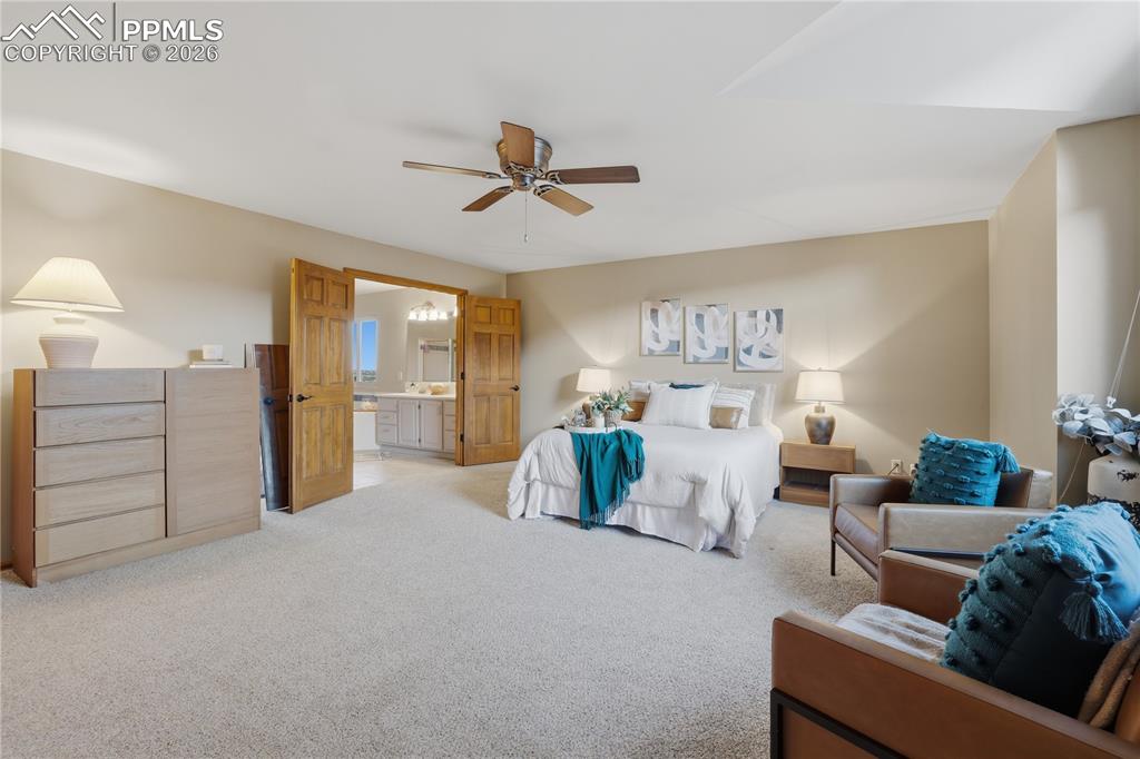 Image 29 of 50: Bedroom