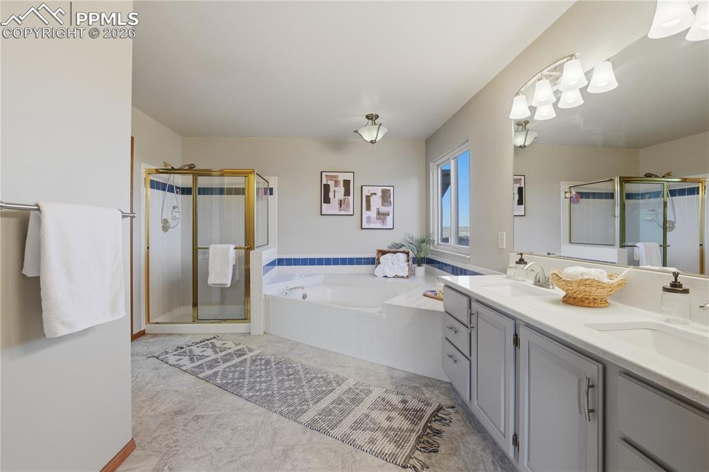 Image 30 of 50: Bathroom