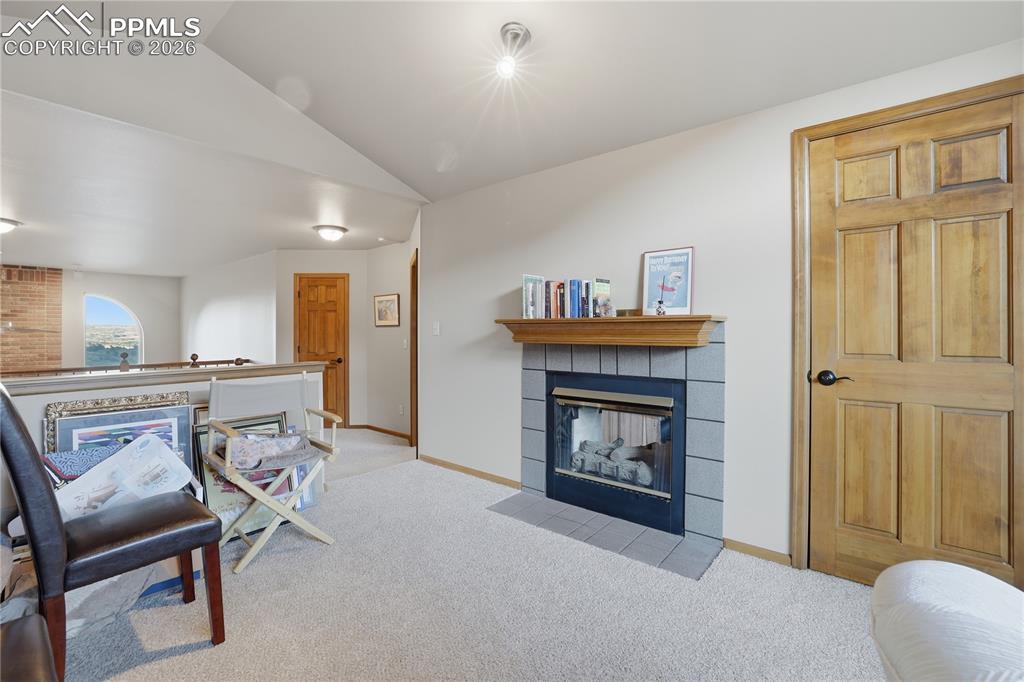 Image 33 of 50: Living Room