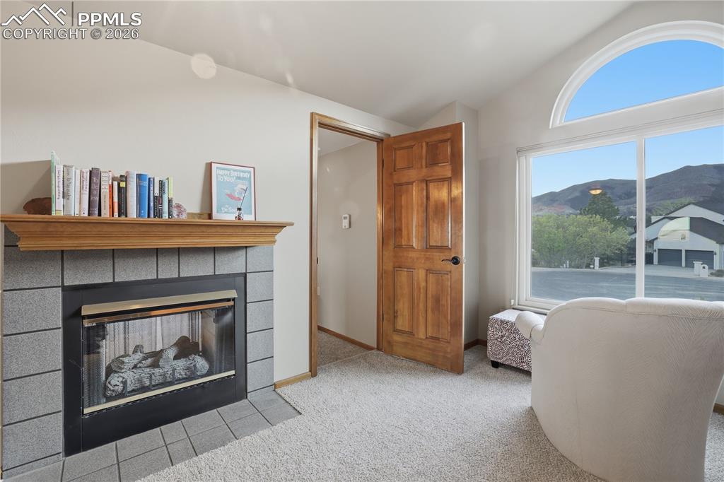 Image 34 of 50: Living Room