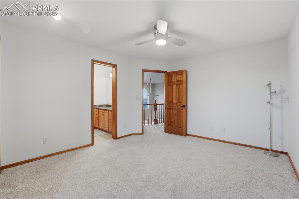 Image 36 of 50: Bedroom