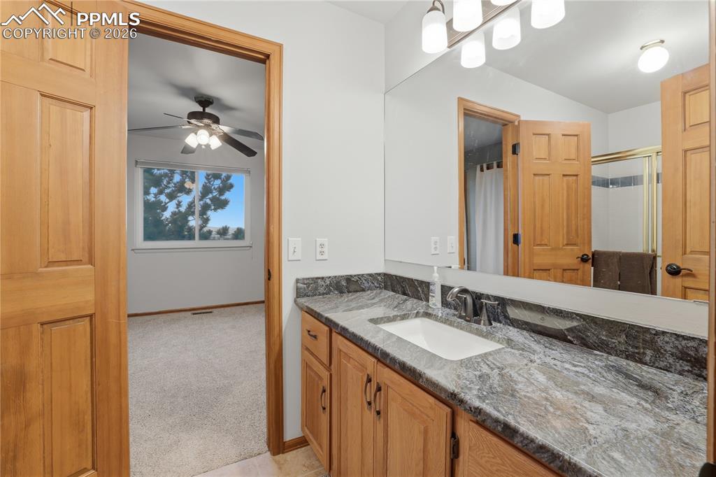 Image 37 of 50: Bathroom