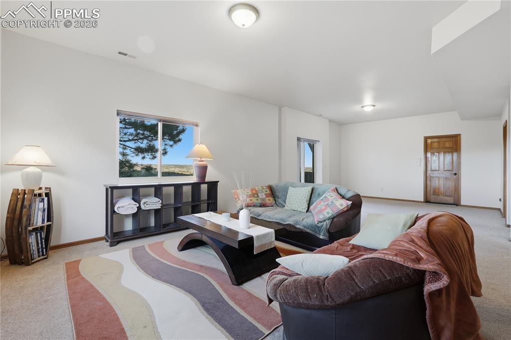 Image 41 of 50: Living Room