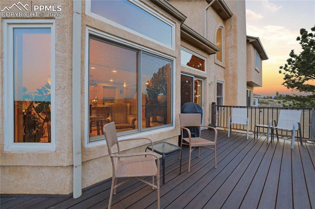 Image 48 of 50: Deck