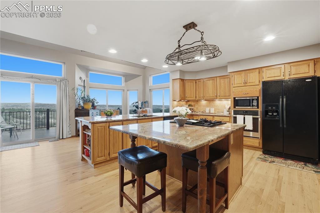 Image 6 of 50: Kitchen