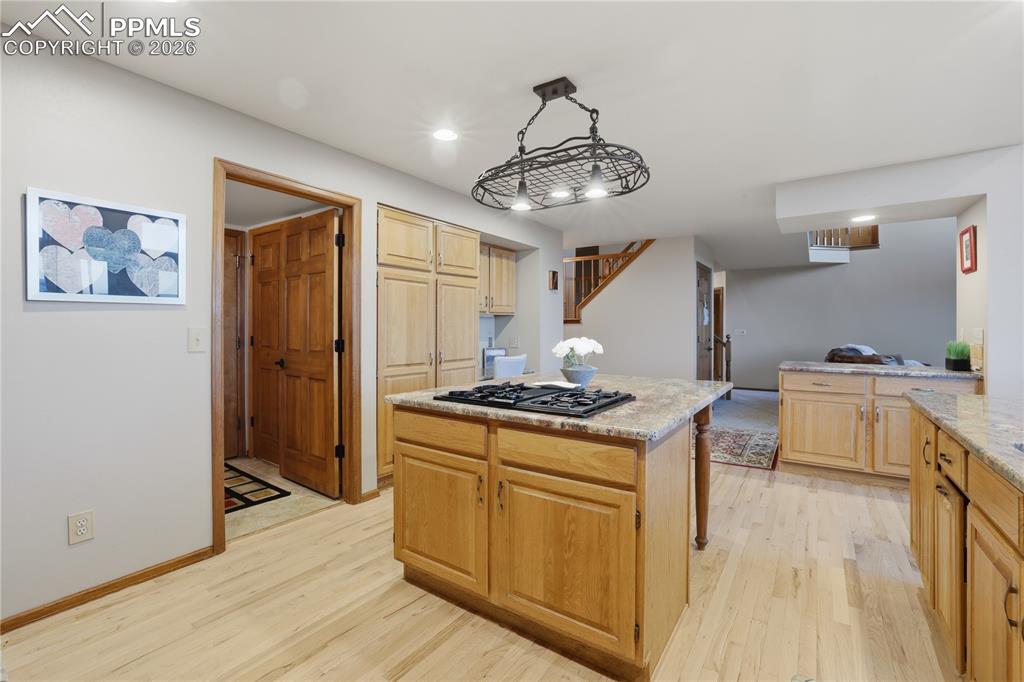 Image 9 of 50: Kitchen