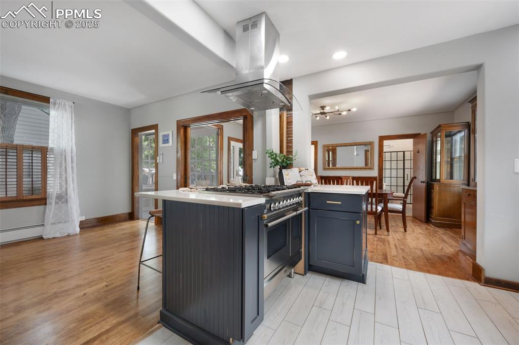 Image 10 of 31: Kitchen