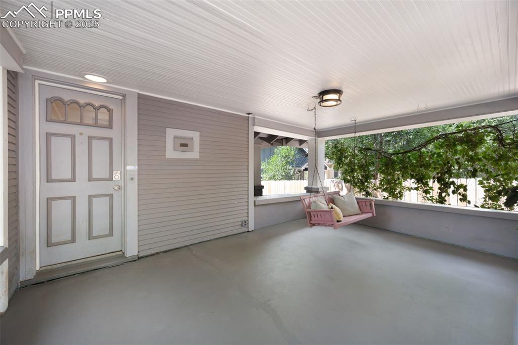 Image 3 of 31: Huge front porch