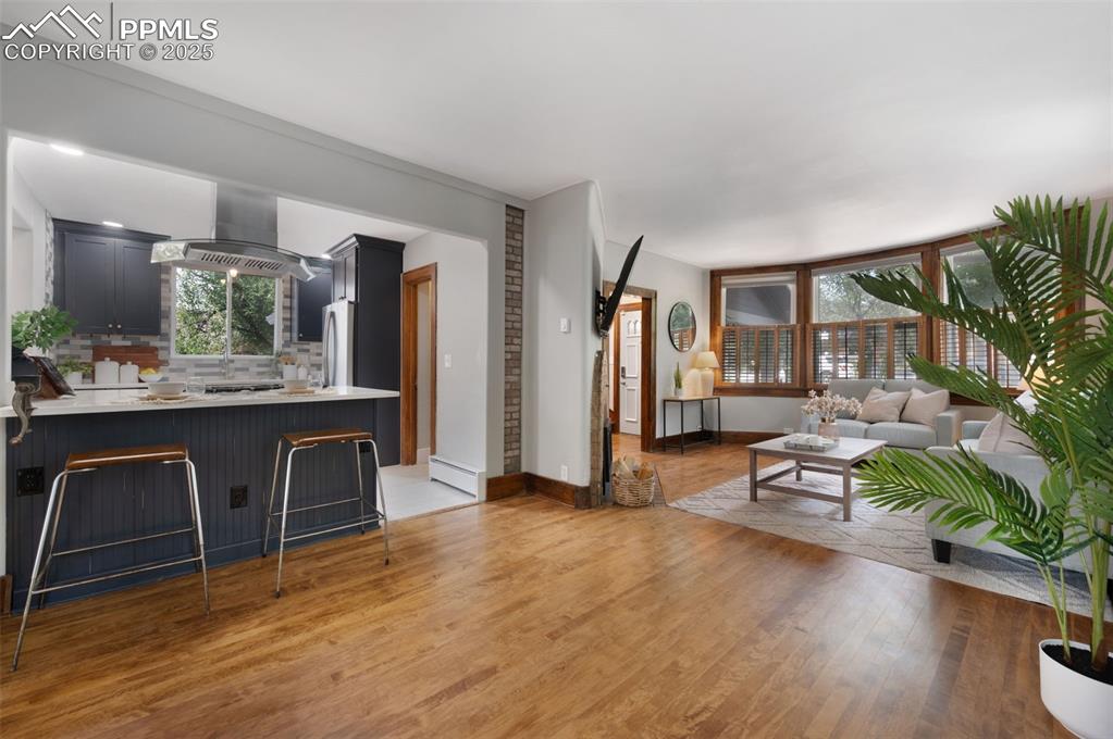 Image 8 of 31: Living Room