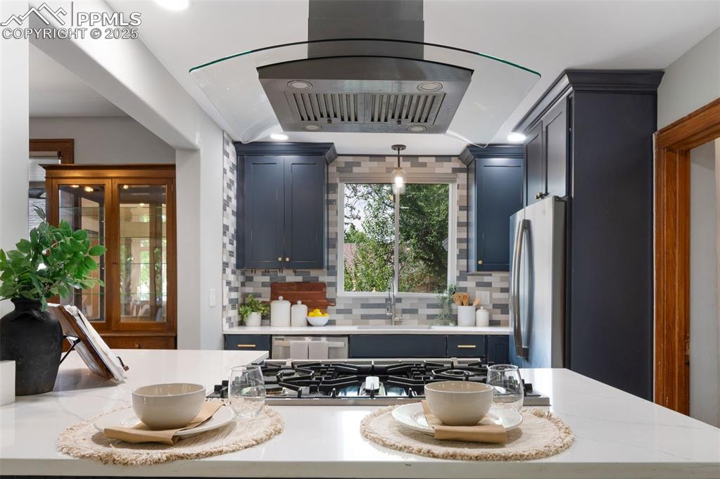 Image 9 of 31: Kitchen