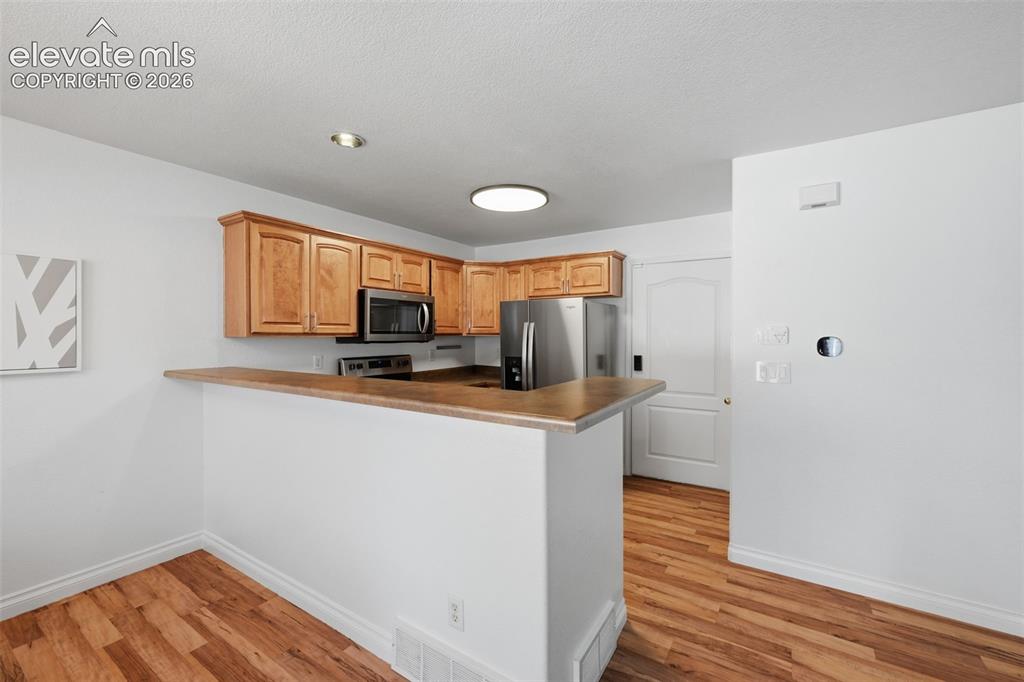 Image 10 of 27: Kitchen
