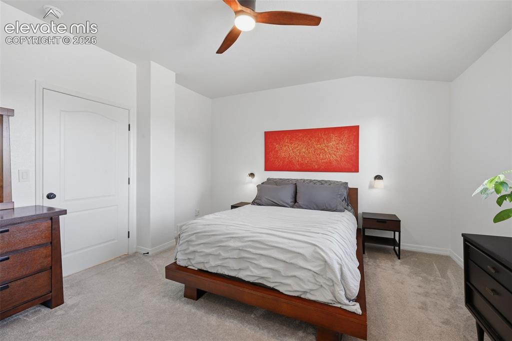 Image 14 of 27: Bedroom