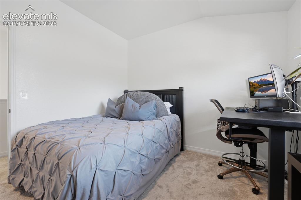 Image 21 of 27: Bedroom