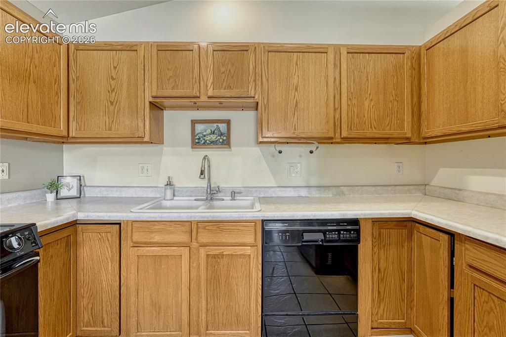 Image 11 of 40: Kitchen