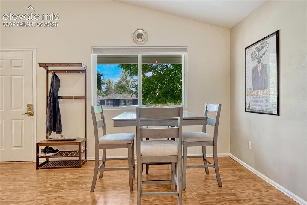 Image 8 of 40: Dining Area