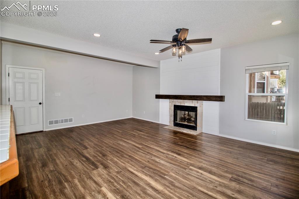 Image 13 of 29: Living Room