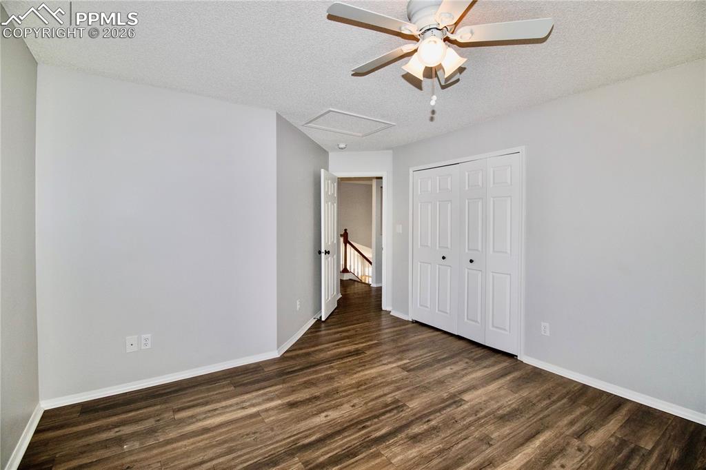 Image 23 of 29: Bedroom