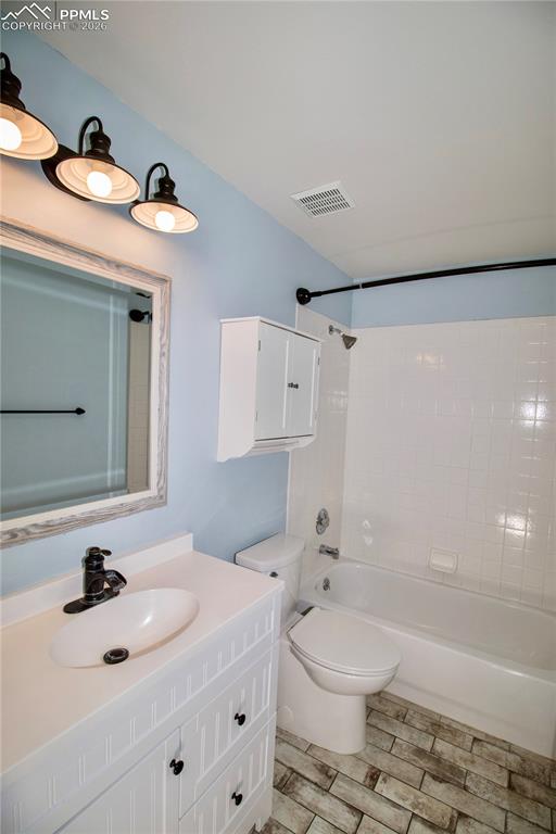 Image 24 of 29: Bathroom