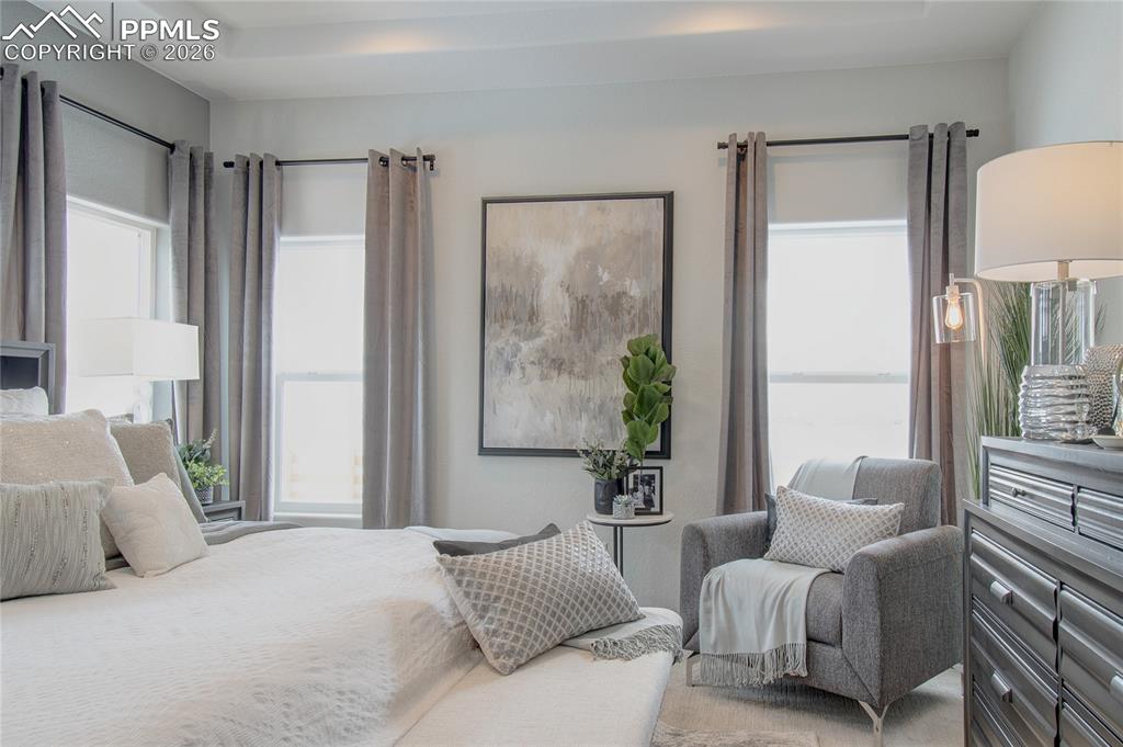 Image 20 of 35: Bedroom