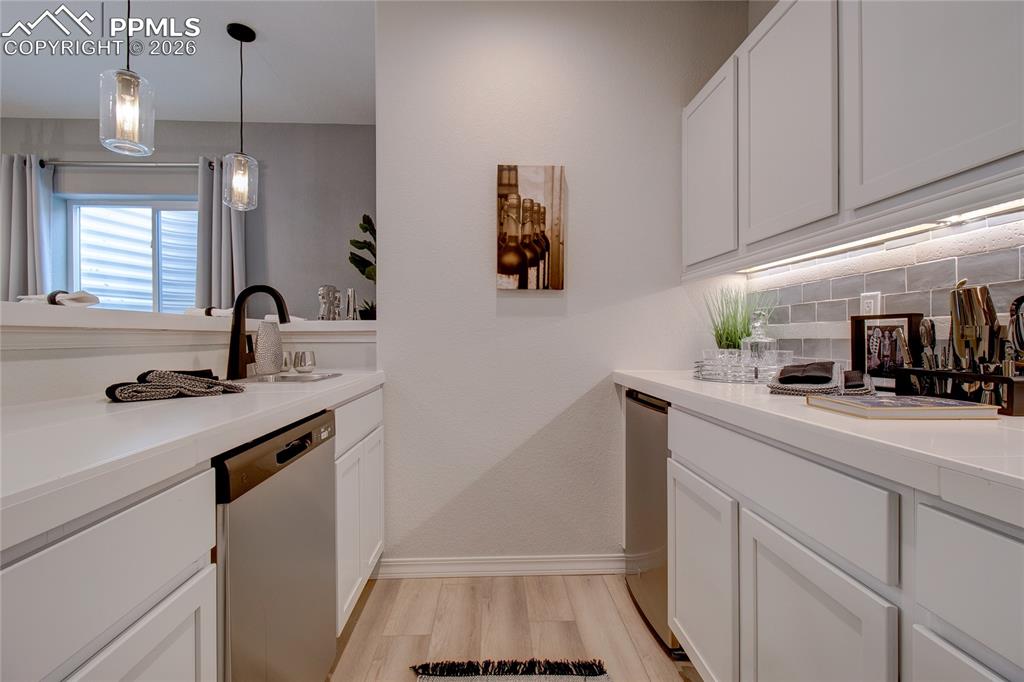 Image 30 of 35: Kitchen