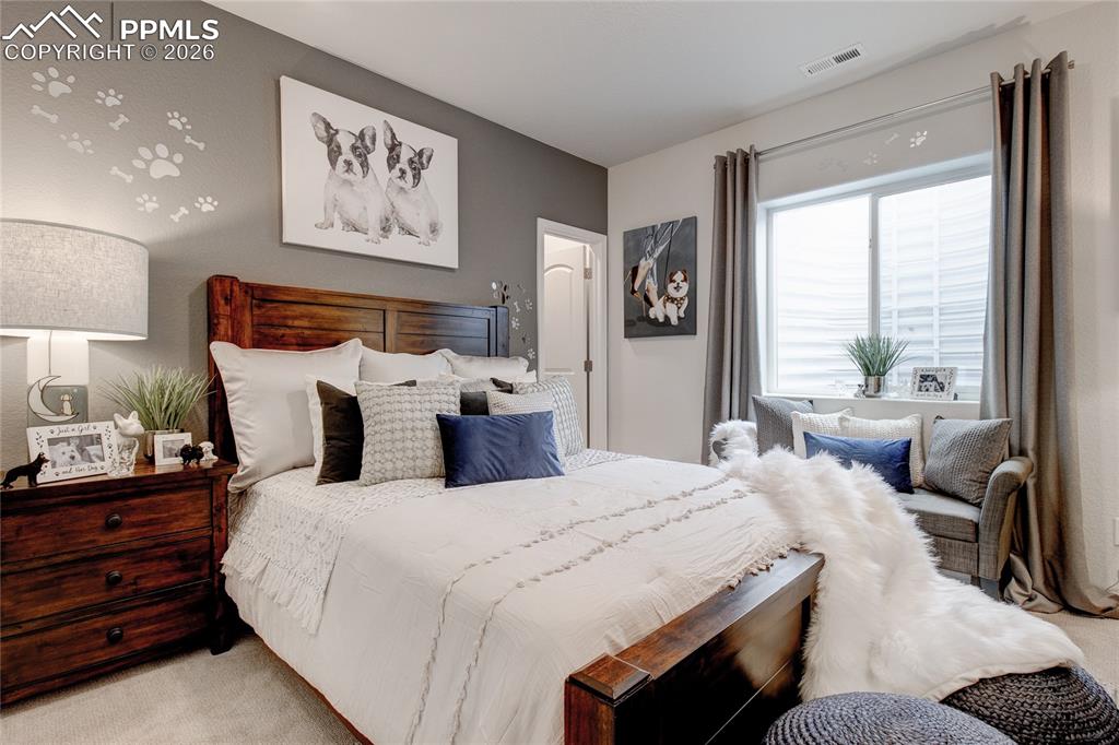 Image 31 of 35: Bedroom