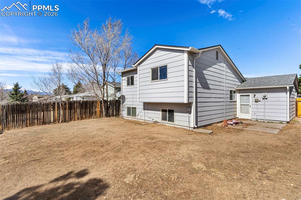 Image 22 of 23: Back of Structure