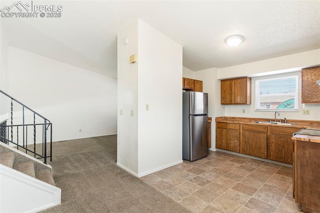 Image 7 of 23: Kitchen