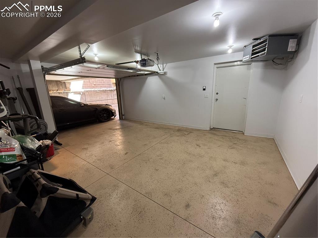 Image 34 of 45: Garage