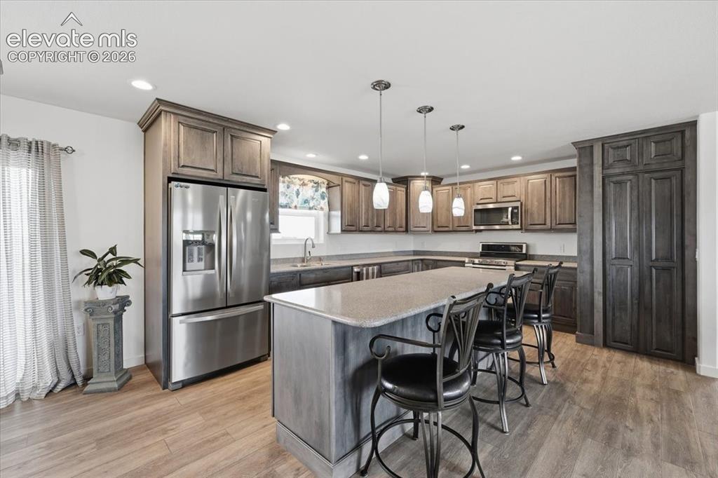 Image 18 of 50: Kitchen