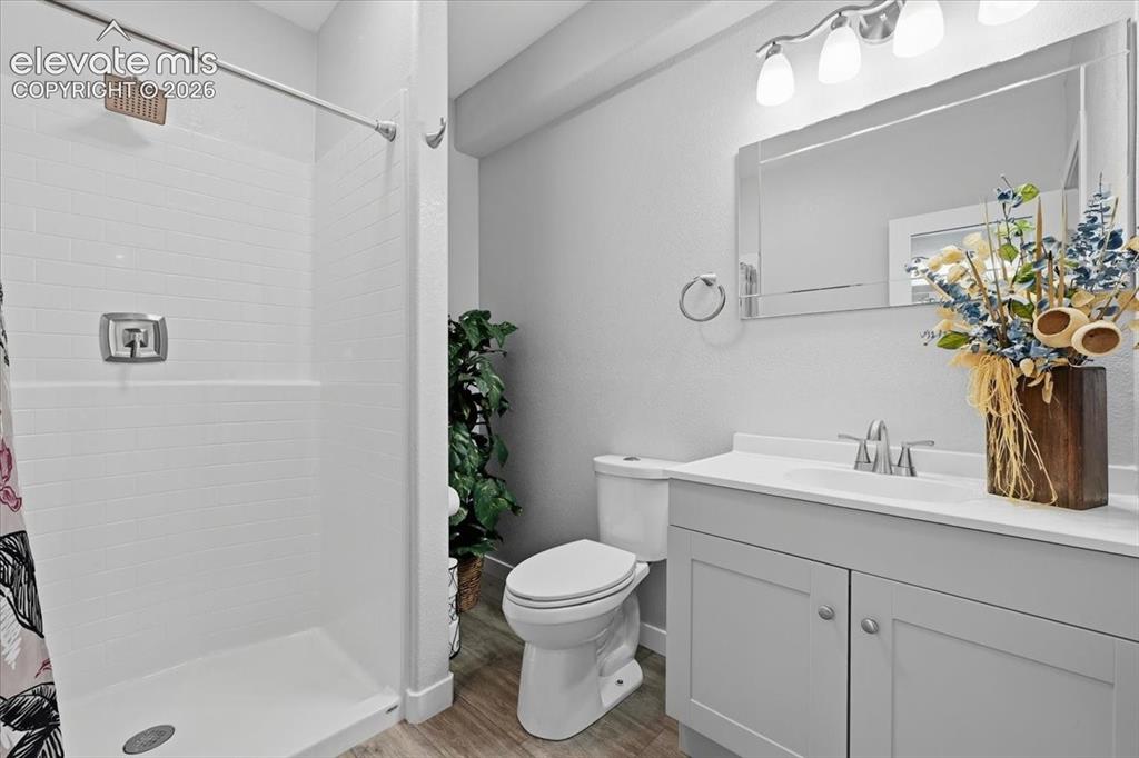 Image 42 of 50: Bathroom