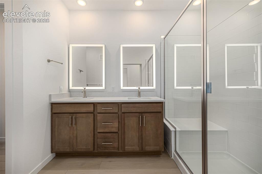 Image 18 of 34: Bathroom