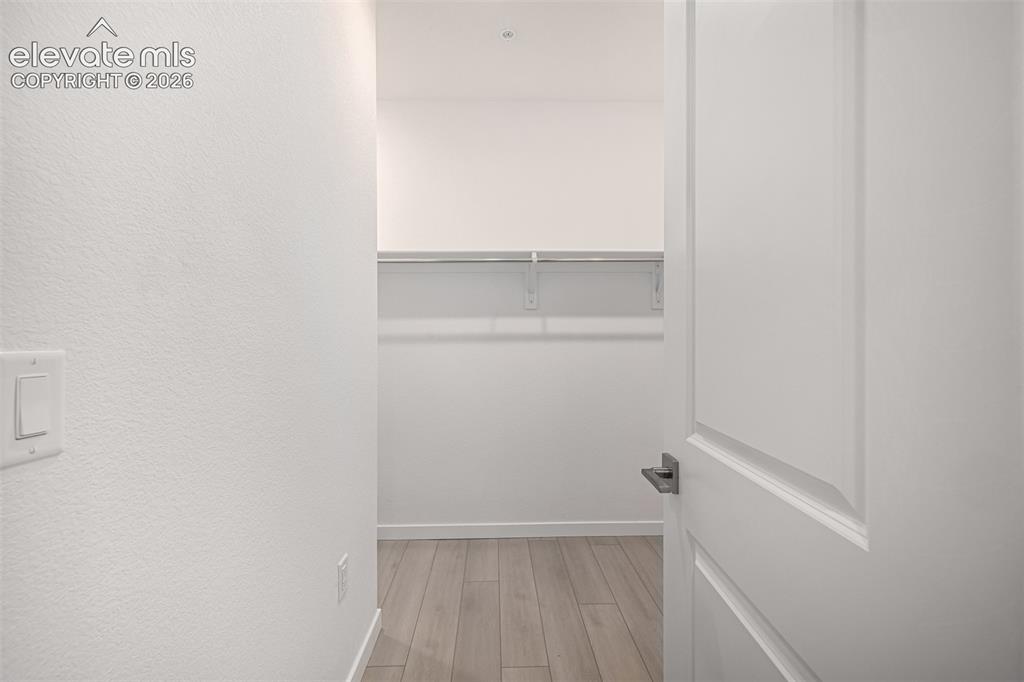 Image 22 of 34: Closet