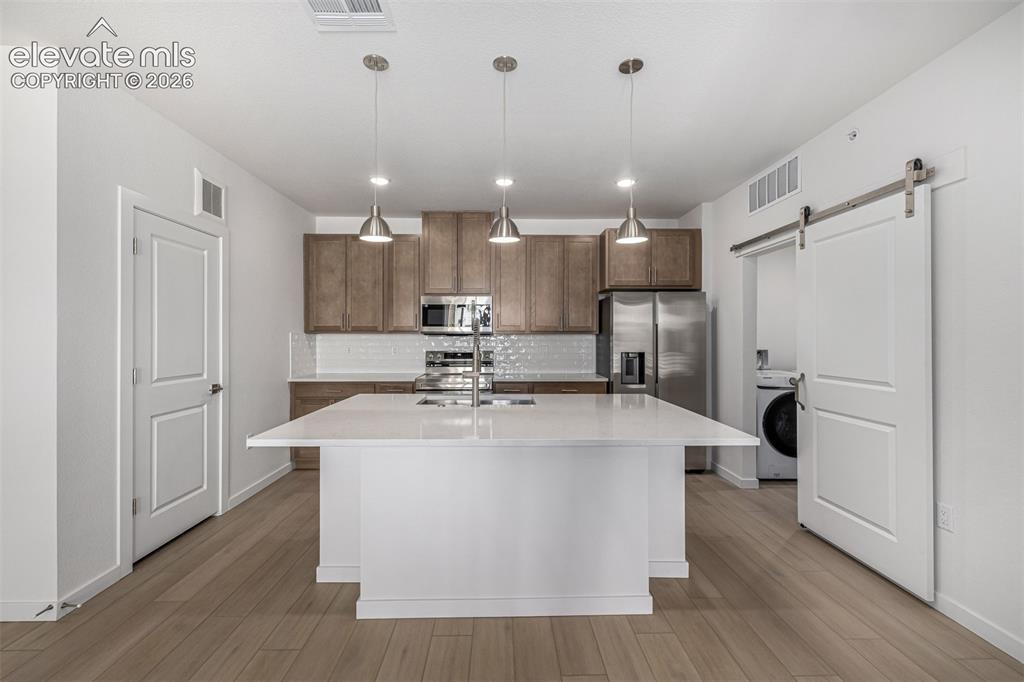 Image 6 of 34: Kitchen