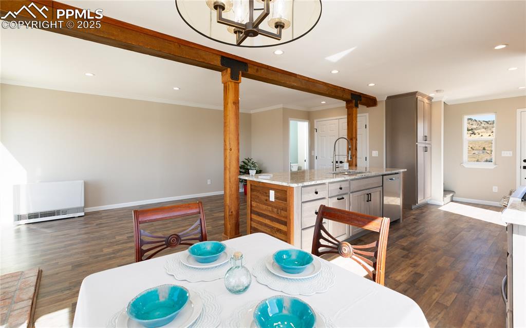 Image 11 of 23: Dining Area