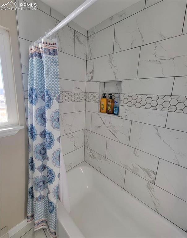 Image 15 of 23: Bathroom