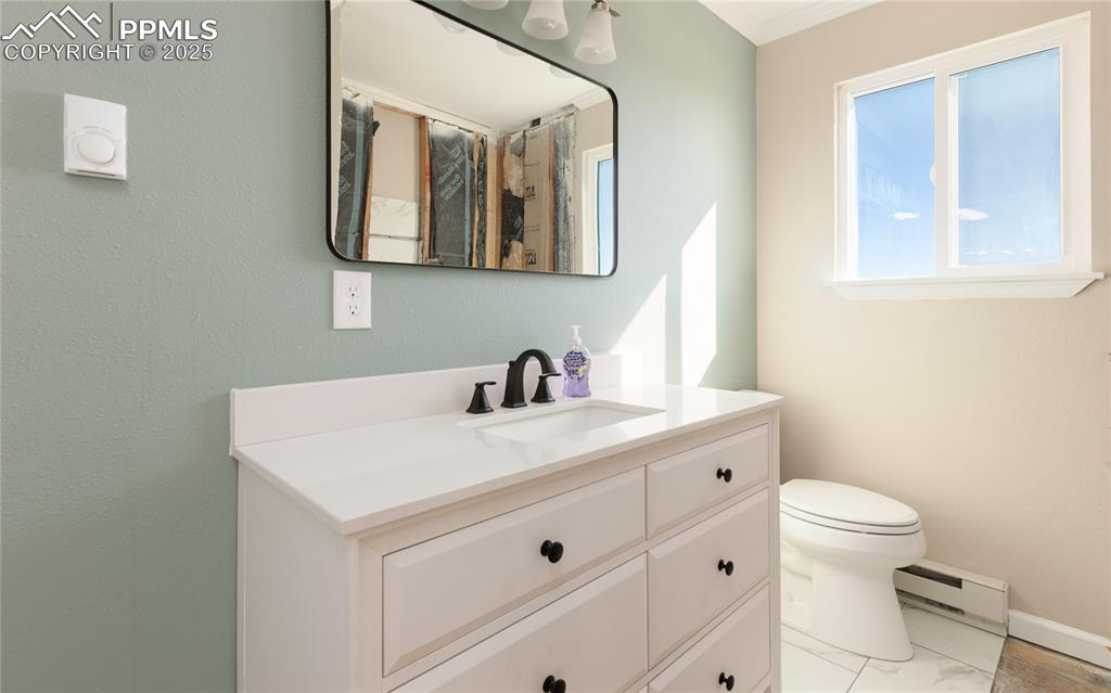 Image 18 of 23: Bathroom