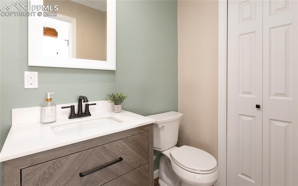 Image 21 of 23: Bathroom