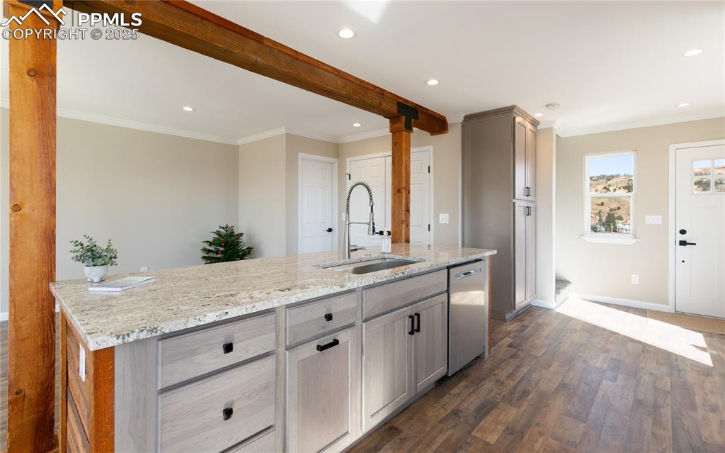 Image 4 of 23: Kitchen