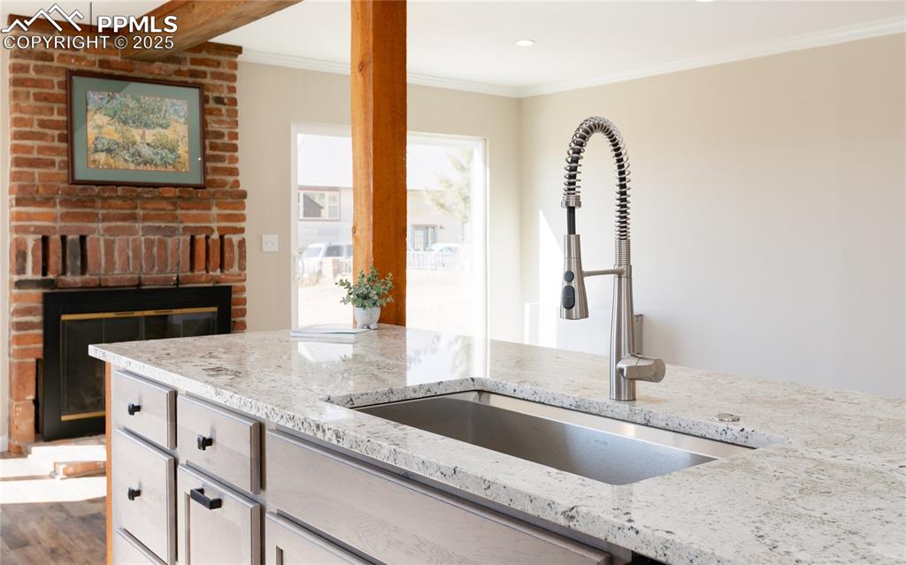 Image 5 of 23: Kitchen