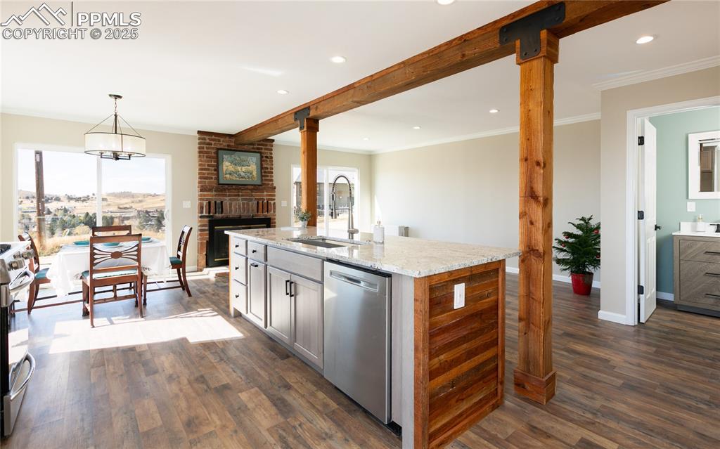 Image 9 of 23: Kitchen