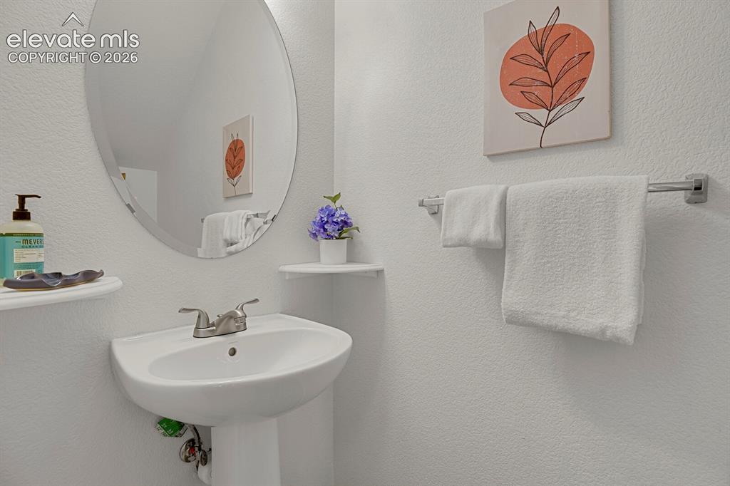 Image 15 of 34: Bathroom