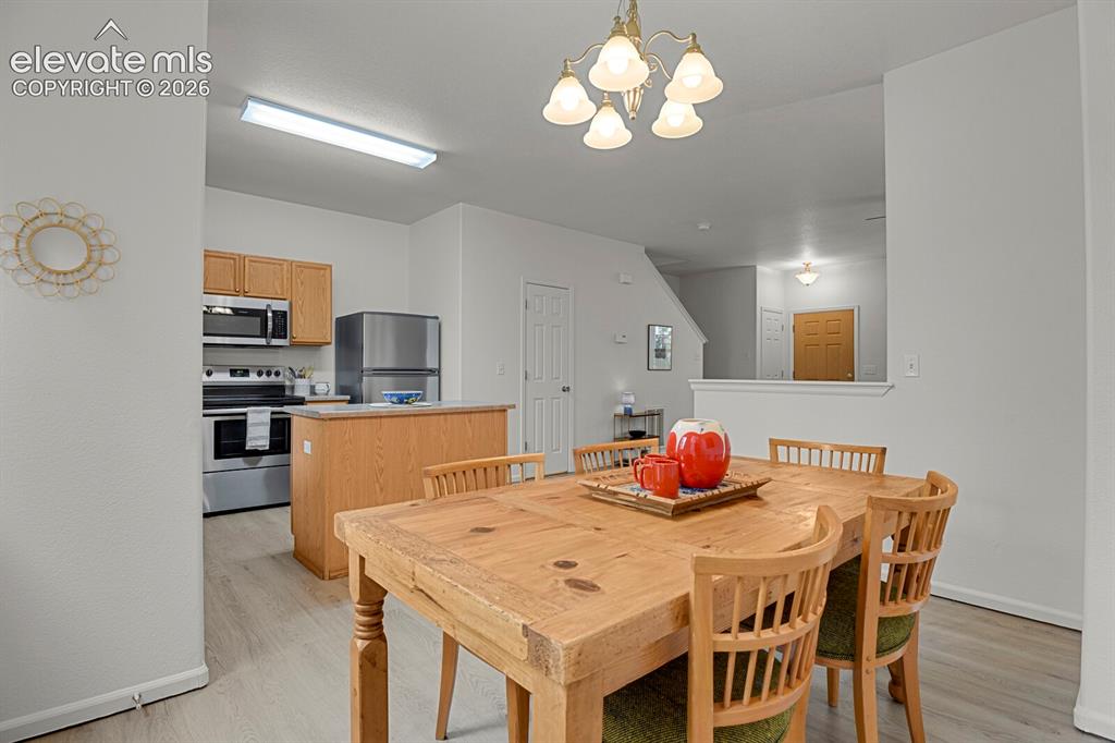 Image 19 of 34: Dining Area