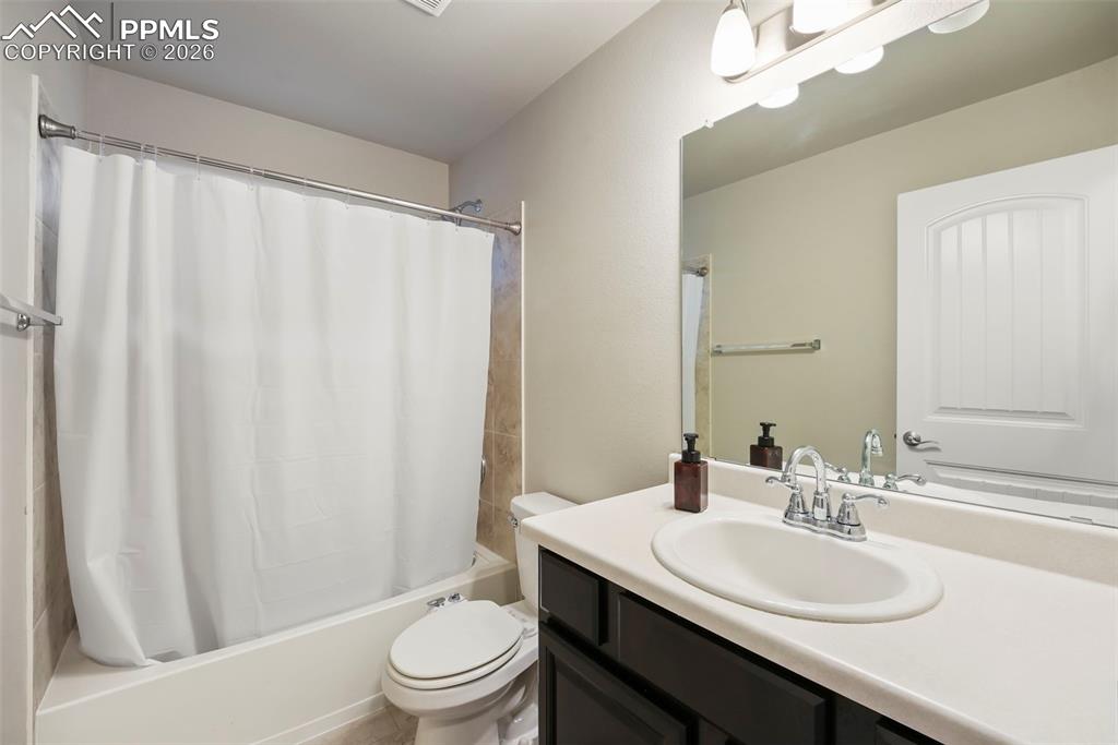 Image 13 of 41: Bathroom