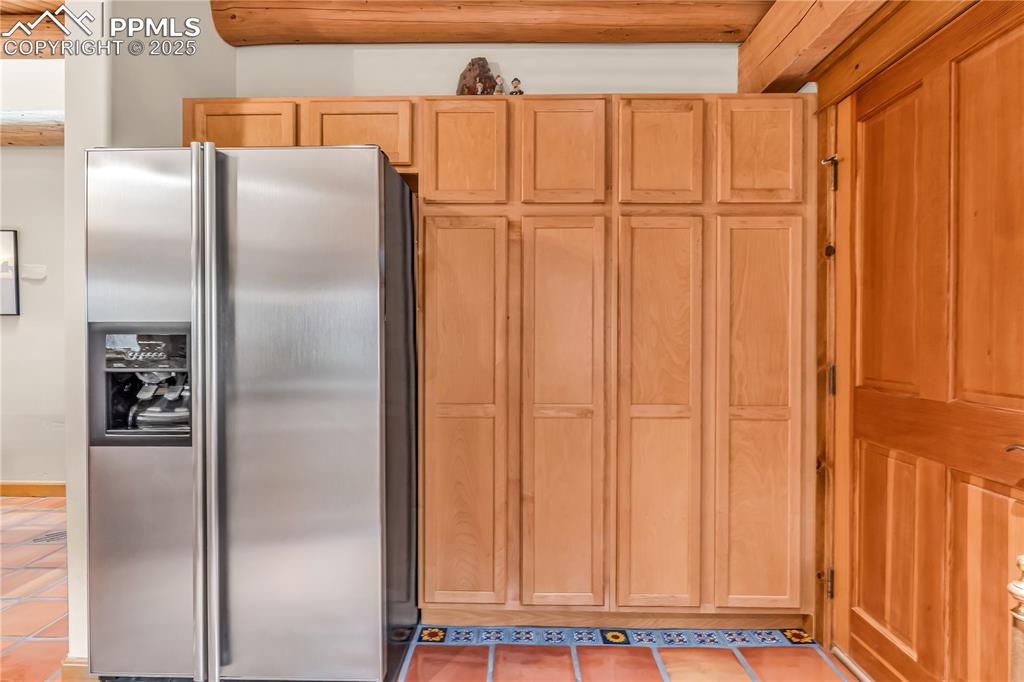 Image 10 of 43: Lots of additional cabinet space