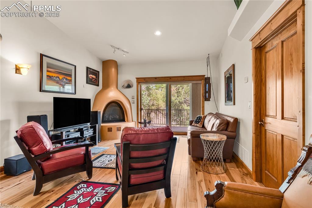 Image 19 of 43: Living Room