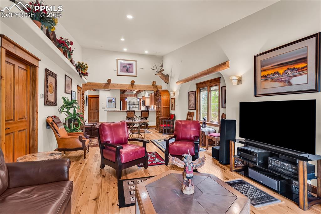 Image 21 of 43: Living Room