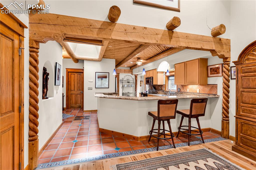 Image 4 of 43: Kitchen