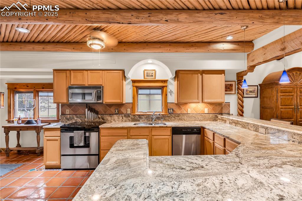 Image 7 of 43: Granite countertops 
